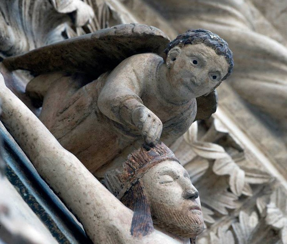 cattedrale di Larino angelo che incorona il Cristo